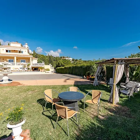 Penthouse Deluxe With Pool, Jacuzzi And Zen Garden - Only 5min From Town