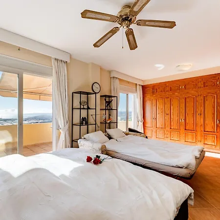 Penthouse Deluxe With Pool, Jacuzzi And Zen Garden - Only 5min From Town