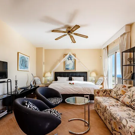 Penthouse Deluxe With Pool, Jacuzzi And Zen Garden - Only 5min From Town