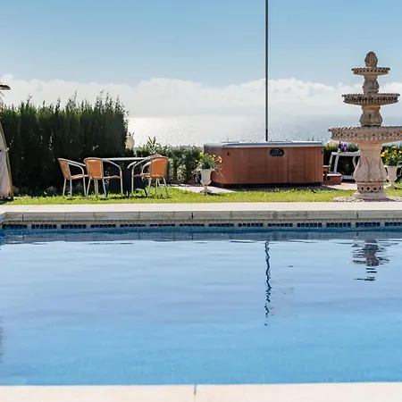 Penthouse Deluxe With Pool, Jacuzzi And Zen Garden - Only 5min From Town * エステポナ