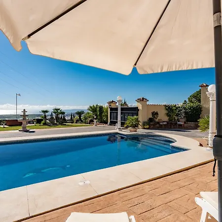 Penthouse Deluxe With Pool, Jacuzzi And Zen Garden - Only 5min From Town アパート エステポナ